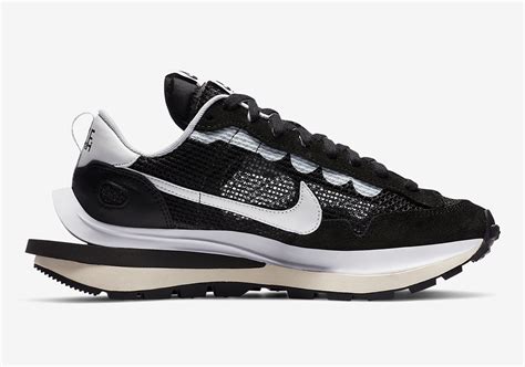 Nike vaporwaffle Sacai black white